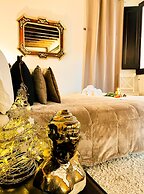 Trevi Fountain Stylish Guesthouse