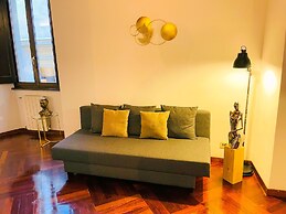 Trevi Fountain Stylish Guesthouse