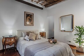 Trevi Fountain Stylish Guesthouse