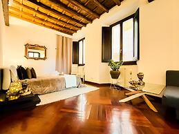 Trevi Fountain Stylish Guesthouse