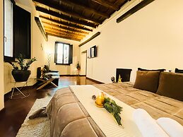 Trevi Fountain Stylish Guesthouse