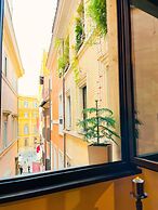 Trevi Fountain Stylish Guesthouse