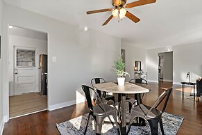 Comfy 2BR Rogers Park Apt in Sheridan