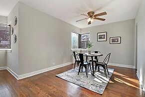 Comfy 2BR Rogers Park Apt in Sheridan