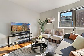 Comfy 2BR Rogers Park Apt in Sheridan