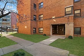 Comfy 2BR Rogers Park Apt in Sheridan