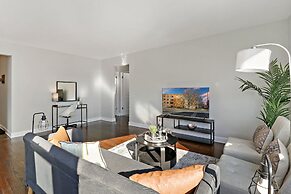 Comfy 2BR Rogers Park Apt in Sheridan