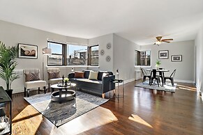 Comfy 2BR Rogers Park Apt in Sheridan