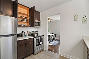 Comfy 2BR Rogers Park Apt in Sheridan