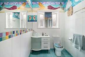 Harbourside Pad With Waterfront Views