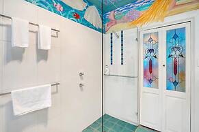 Harbourside Pad With Waterfront Views