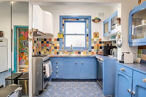 Harbourside Pad With Waterfront Views