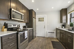 2BR Rogers Park Apt in Sheridan