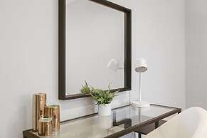 2BR Rogers Park Apt in Sheridan