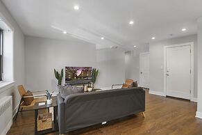 2BR Rogers Park Apt in Sheridan