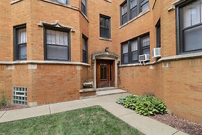 Portage Park Classic 1BR Apt in Montrose