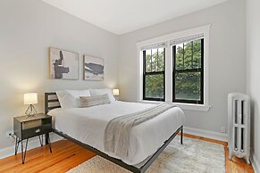 Portage Park Classic 1BR Apt in Montrose