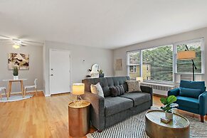 Relaxing 1BR Home near Stores in Bell