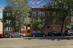 Charming 3BR Rogers Park Home in Newgard