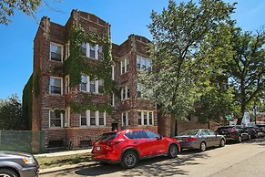 Charming 3BR Rogers Park Home in Newgard