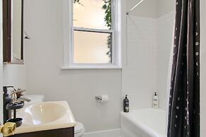 Charming 3BR Rogers Park Home in Newgard