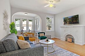 Charming 3BR Rogers Park Home in Newgard
