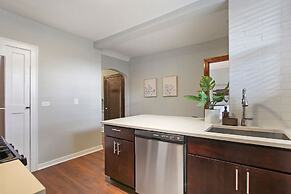 Classic & Charming 2BR Apt in Lincoln