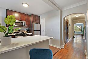 Classic & Charming 2BR Apt in Lincoln