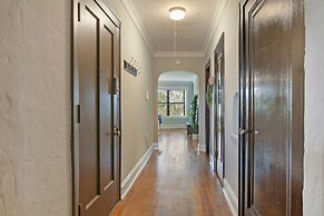 Classic & Charming 2BR Apt in Lincoln