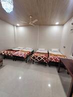 Goroomgo Kashi Paradise Varanasi