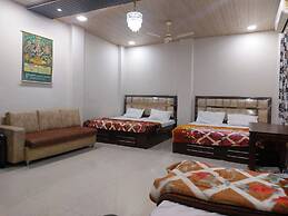 Goroomgo Kashi Paradise Varanasi