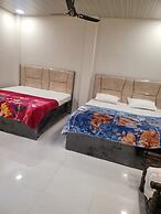 Goroomgo Kashi Paradise Varanasi