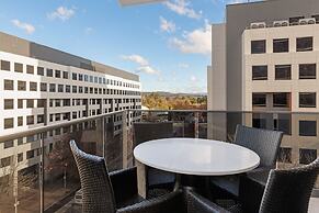 Meriton Suites Canberra
