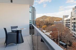 Meriton Suites Canberra