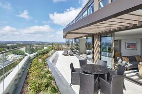 Meriton Suites Canberra