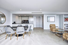 Meriton Suites Canberra