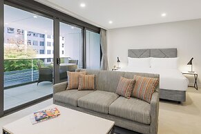 Meriton Suites Canberra