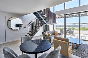 Meriton Suites Canberra