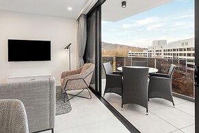 Meriton Suites Canberra