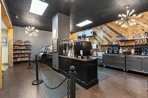 Thousand Hills Resort Hotel