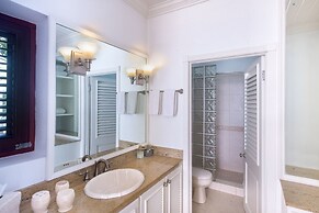 Exceptional Beachfront Living - Milord Sunsets 3 Bedroom Home by Blue 