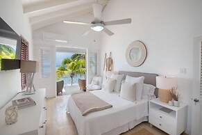 Exceptional Beachfront Living - Milord Sunsets 3 Bedroom Home by Blue 