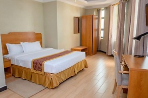 Tropical Plaza Apartments