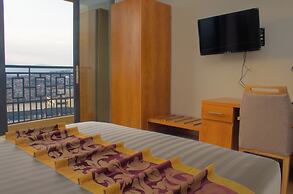 Tropical Plaza Apartments