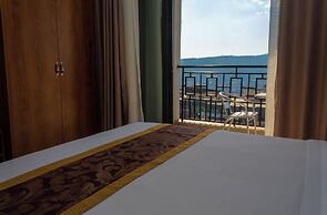 Tropical Plaza Apartments