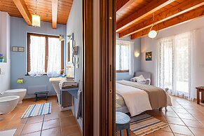 Il Laghello Wood House