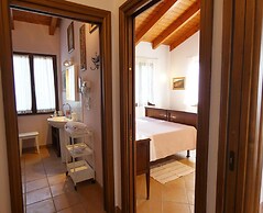 Il Laghello Wood House