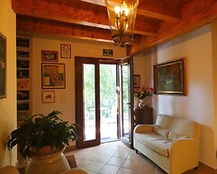 Il Laghello Wood House