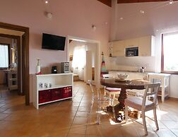 Il Laghello Wood House