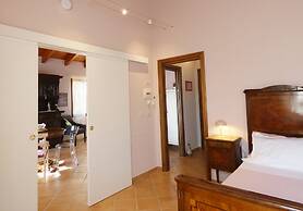 Il Laghello Wood House